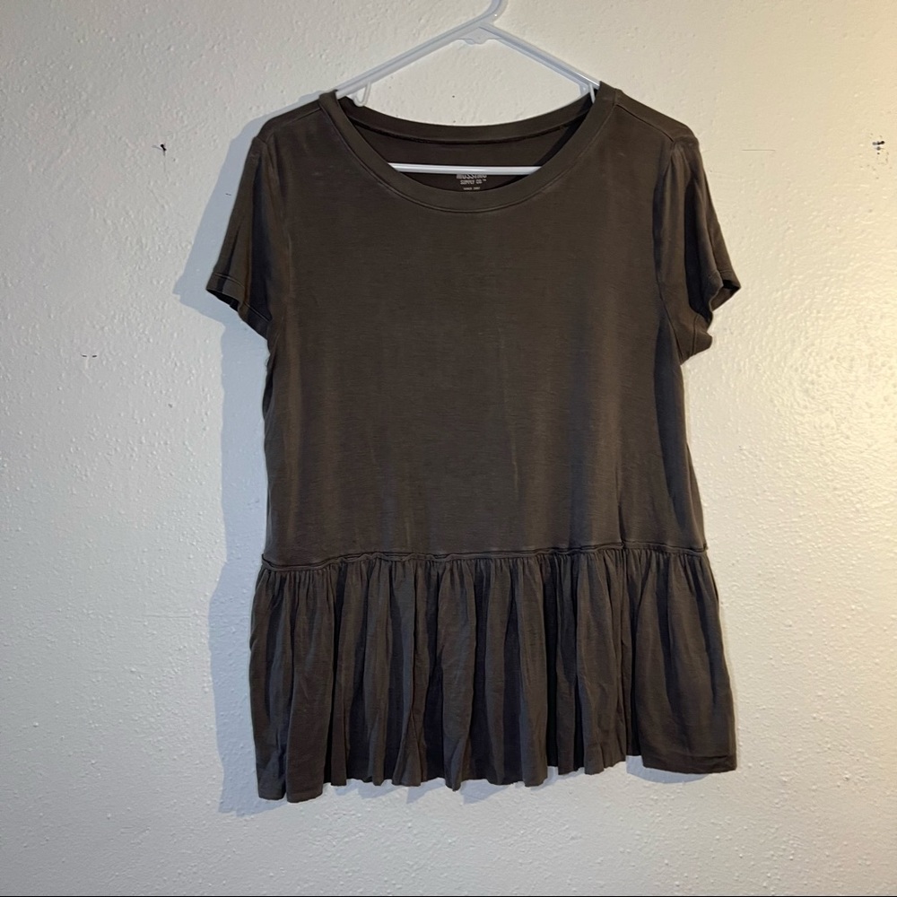 Grey short sleeve shirt